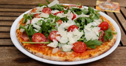 pizza_rucola_tomaten_amp_parmesan_552515
